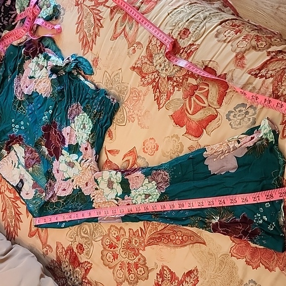 Rue 21 Tie front , bell sleeved crop top. - Picture 8 of 8